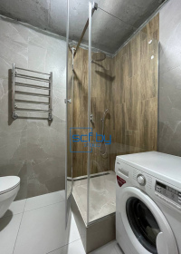 clients and partners2-Угловая душевая с распашной дверью и двумя неподвижными стеклами